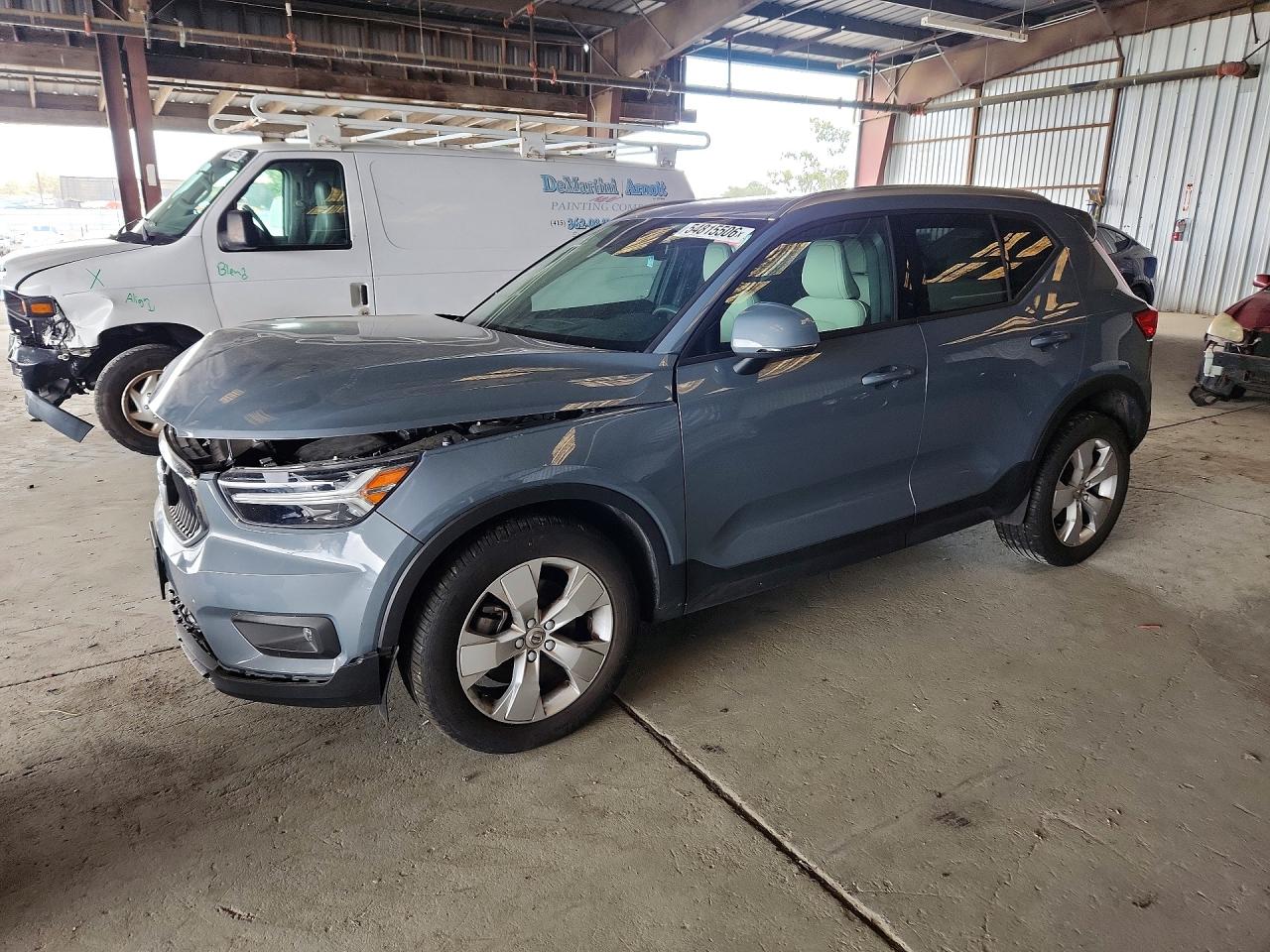 Salvage Volvo XC40 Image