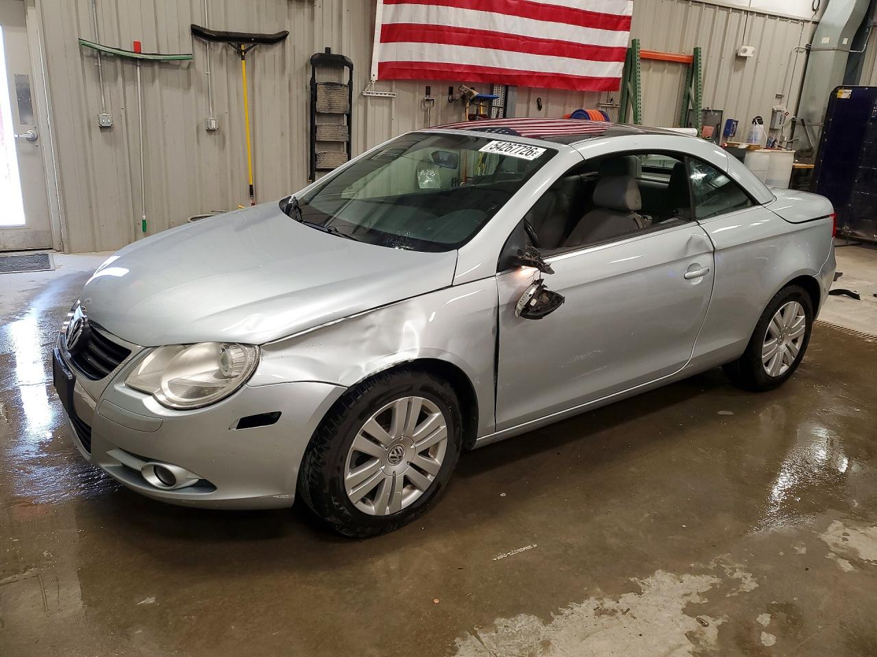 Salvage Volkswagen Eos Image