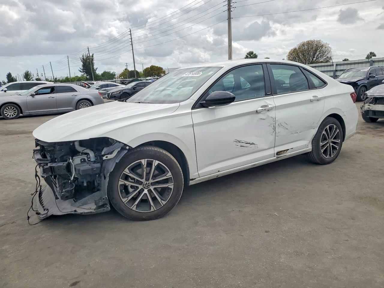 Salvage Volkswagen Jetta Image