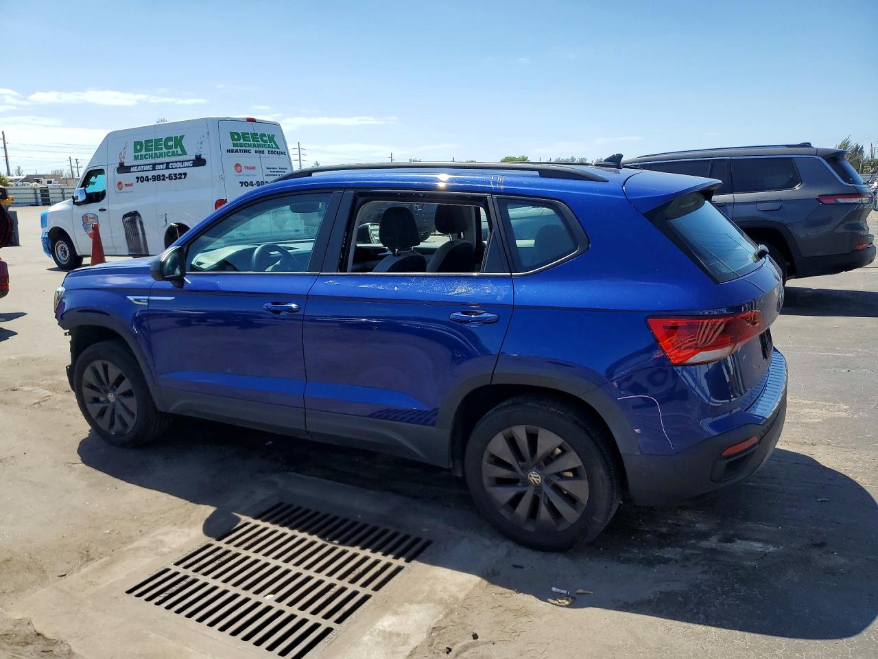Volkswagen Taos S