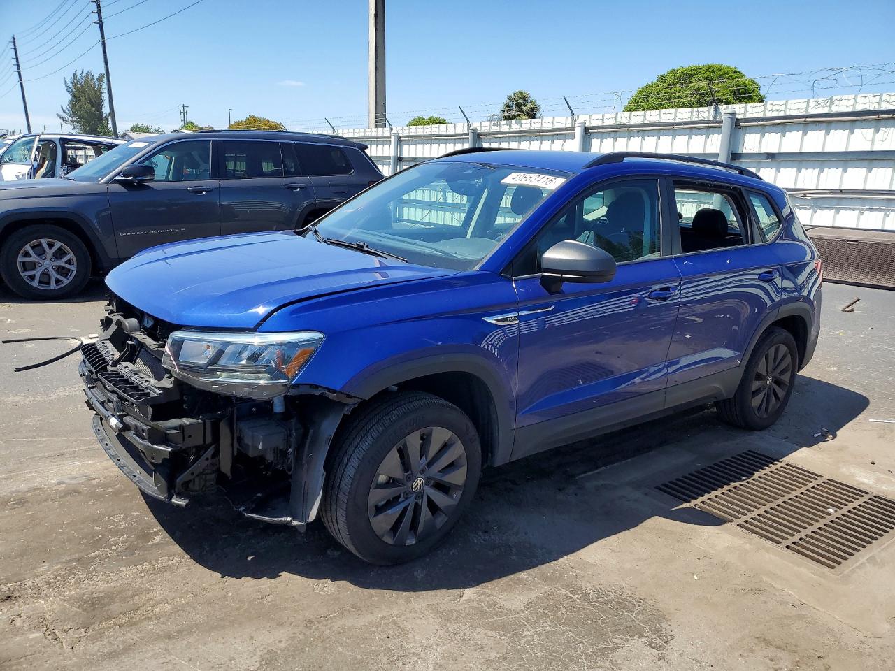 Salvage Volkswagen Taos Image