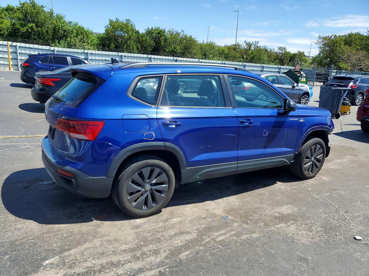 Volkswagen Taos S
