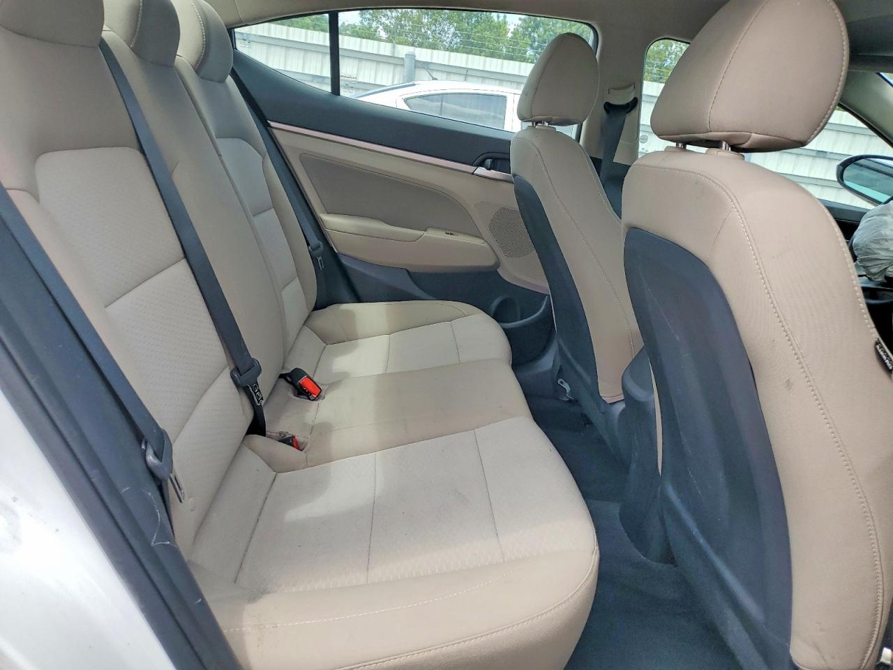 Hyundai ELANTRA Sel
