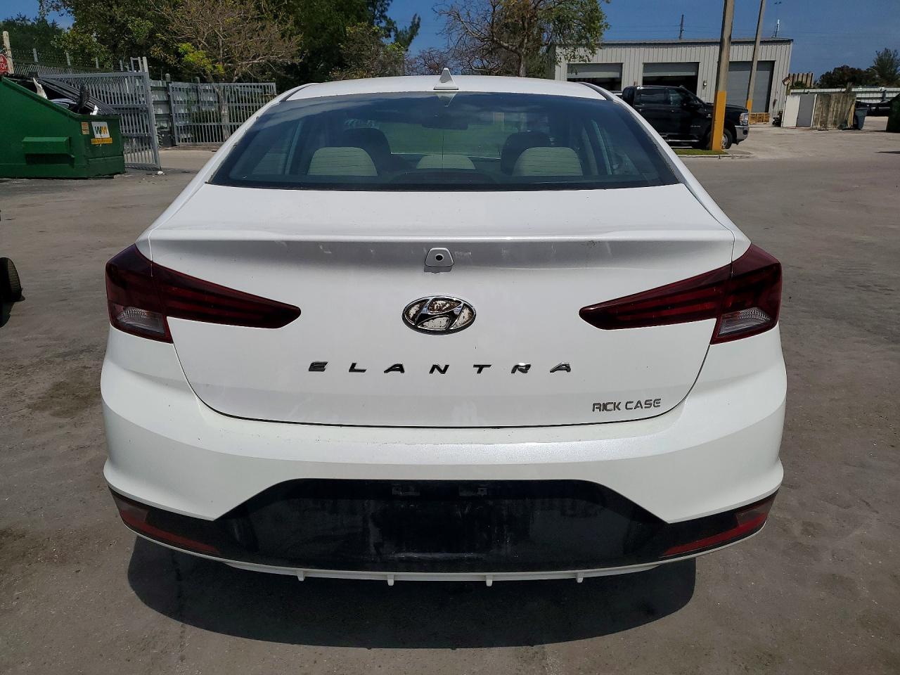 Hyundai ELANTRA Sel