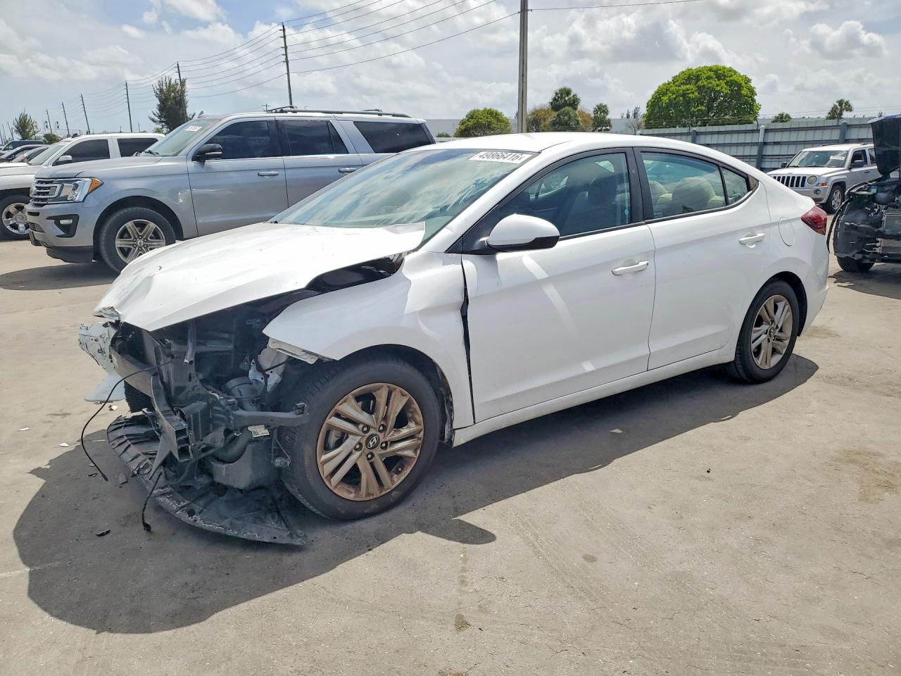Salvage Hyundai ELANTRA Image