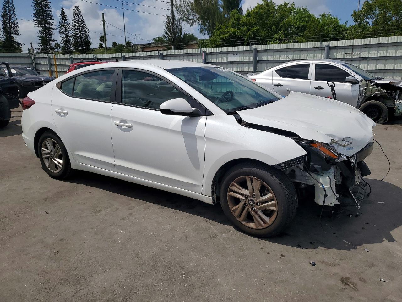 Hyundai ELANTRA Sel
