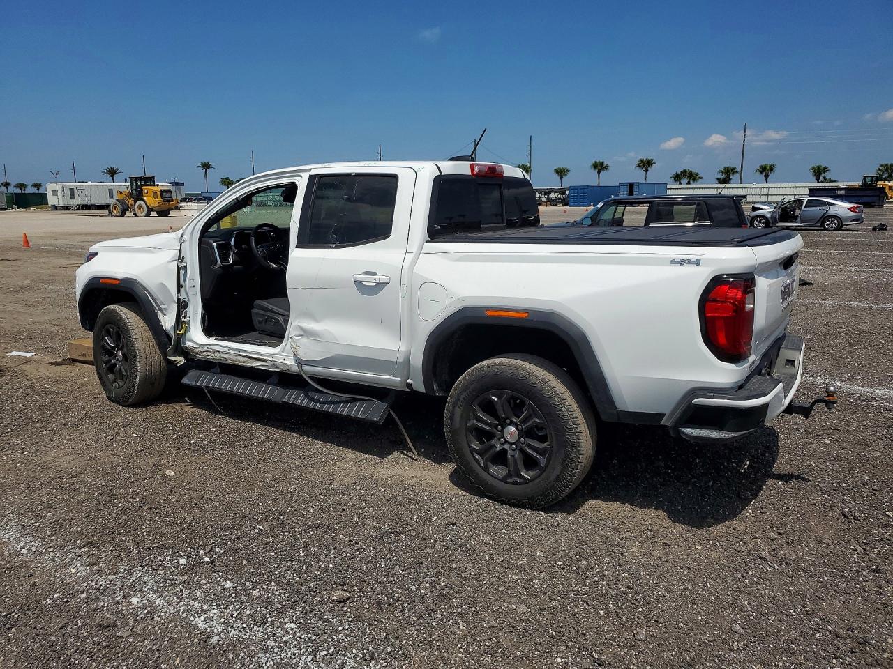 GMC Canyon Elevation