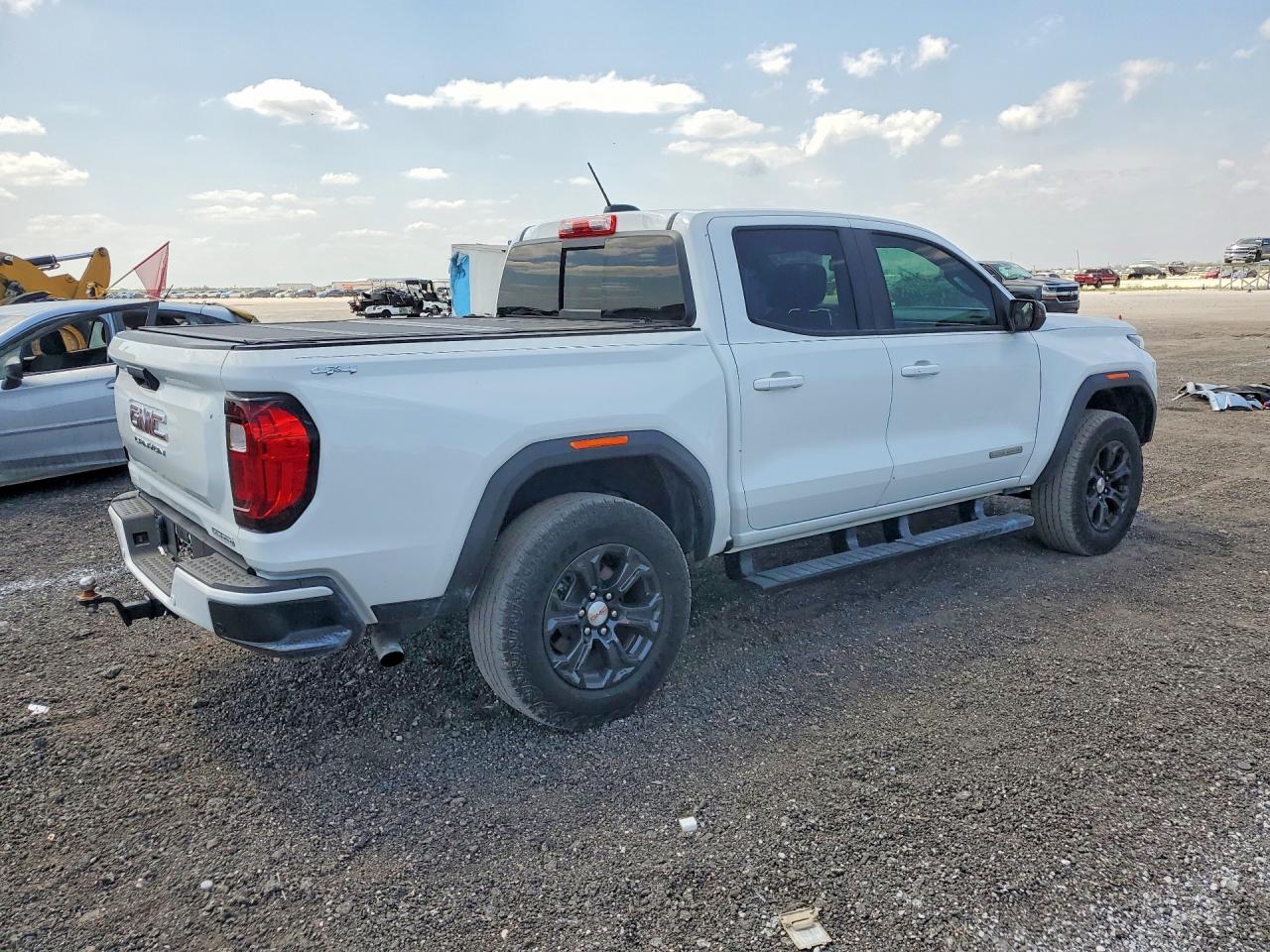 GMC Canyon Elevation