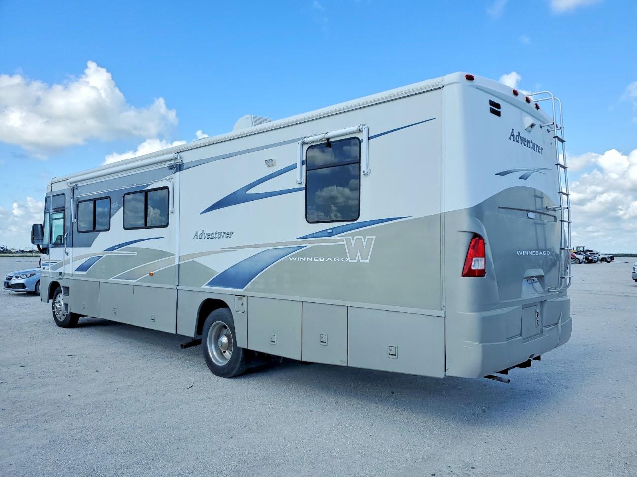 Winnebago Adventurer C