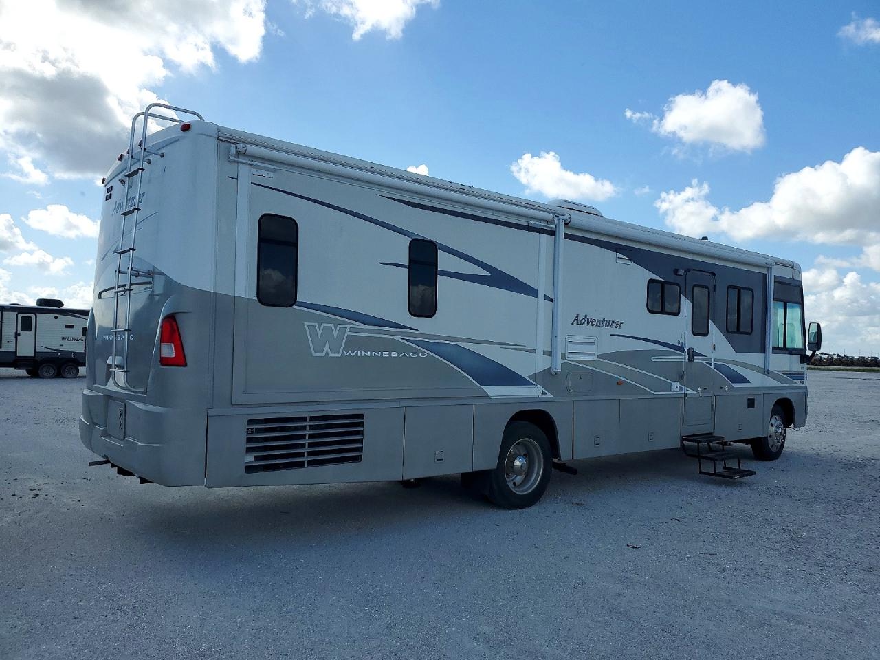 Winnebago Adventurer C