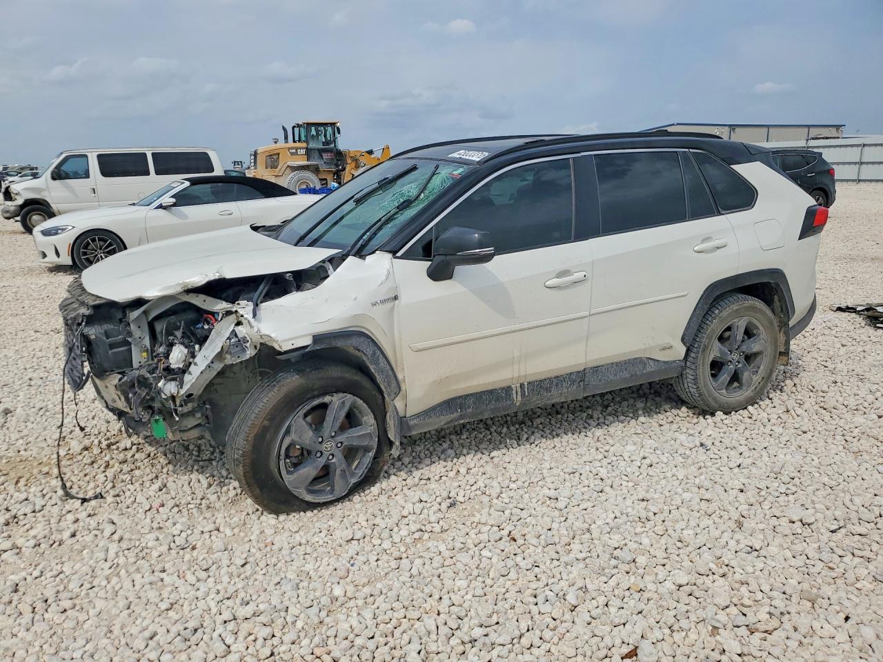 Salvage Toyota RAV4 Image