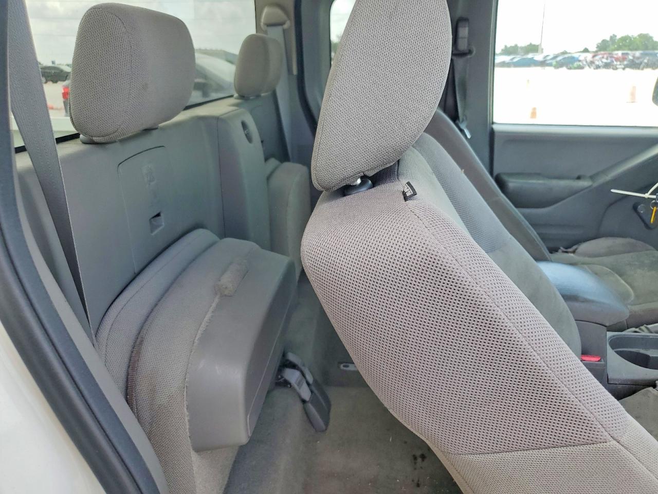 Nissan Frontier S