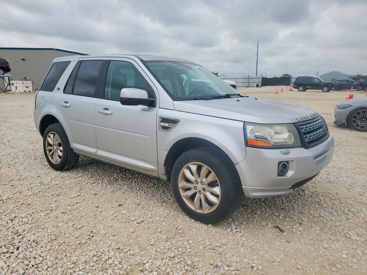 Land Rover LR2 Base