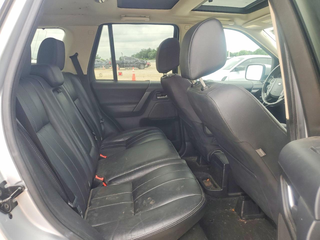 Land Rover LR2 Base