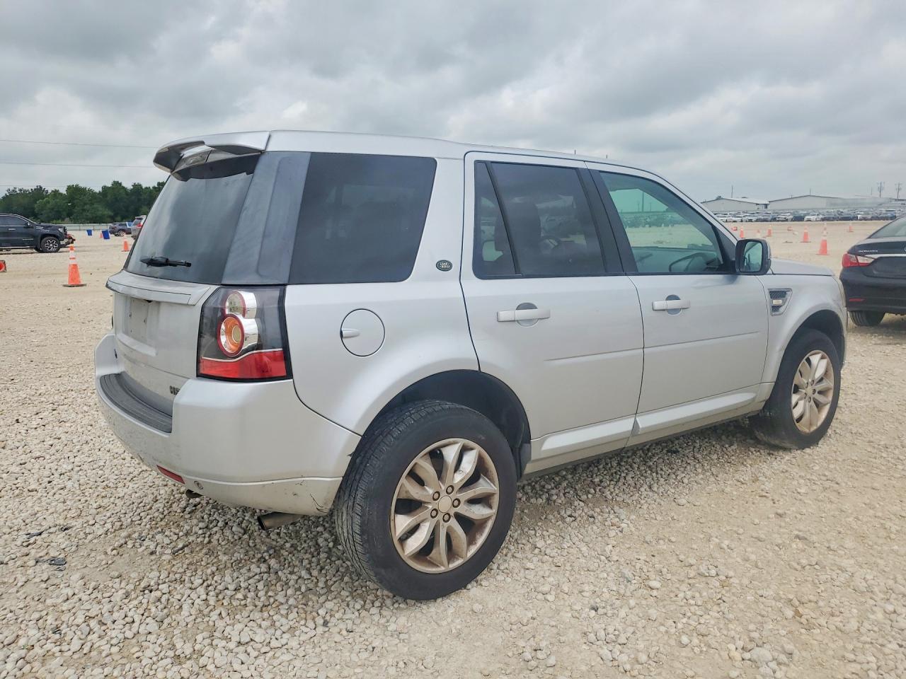 Land Rover LR2 Base