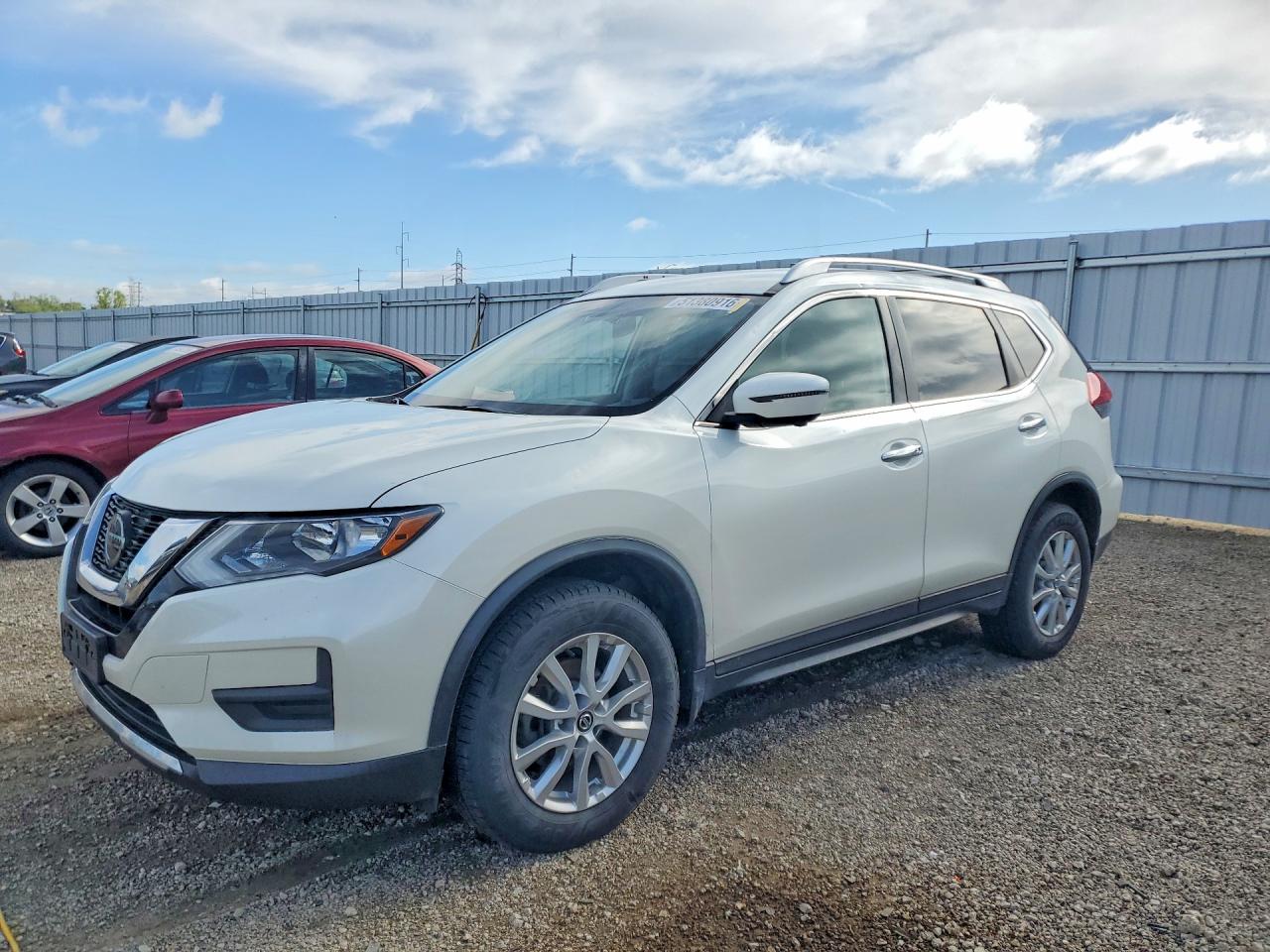 Salvage Nissan Rogue Image