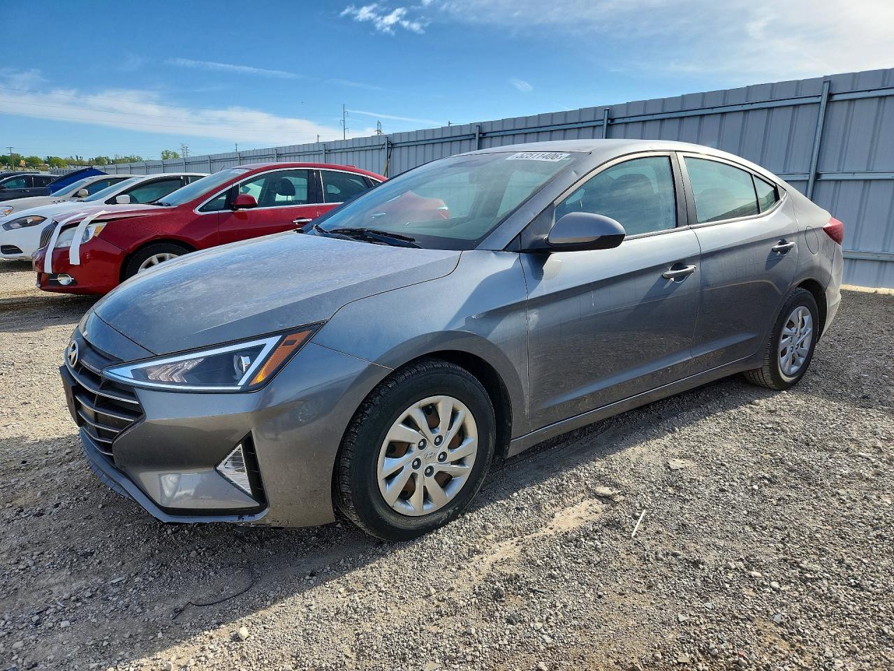 Salvage Hyundai ELANTRA Image