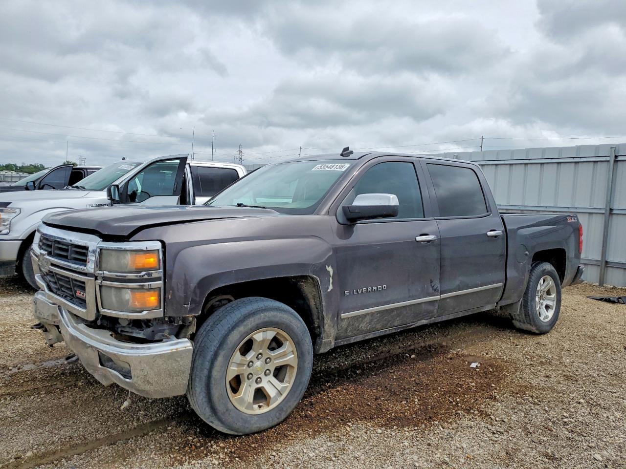 Salvage Chevrolet Silverado Image