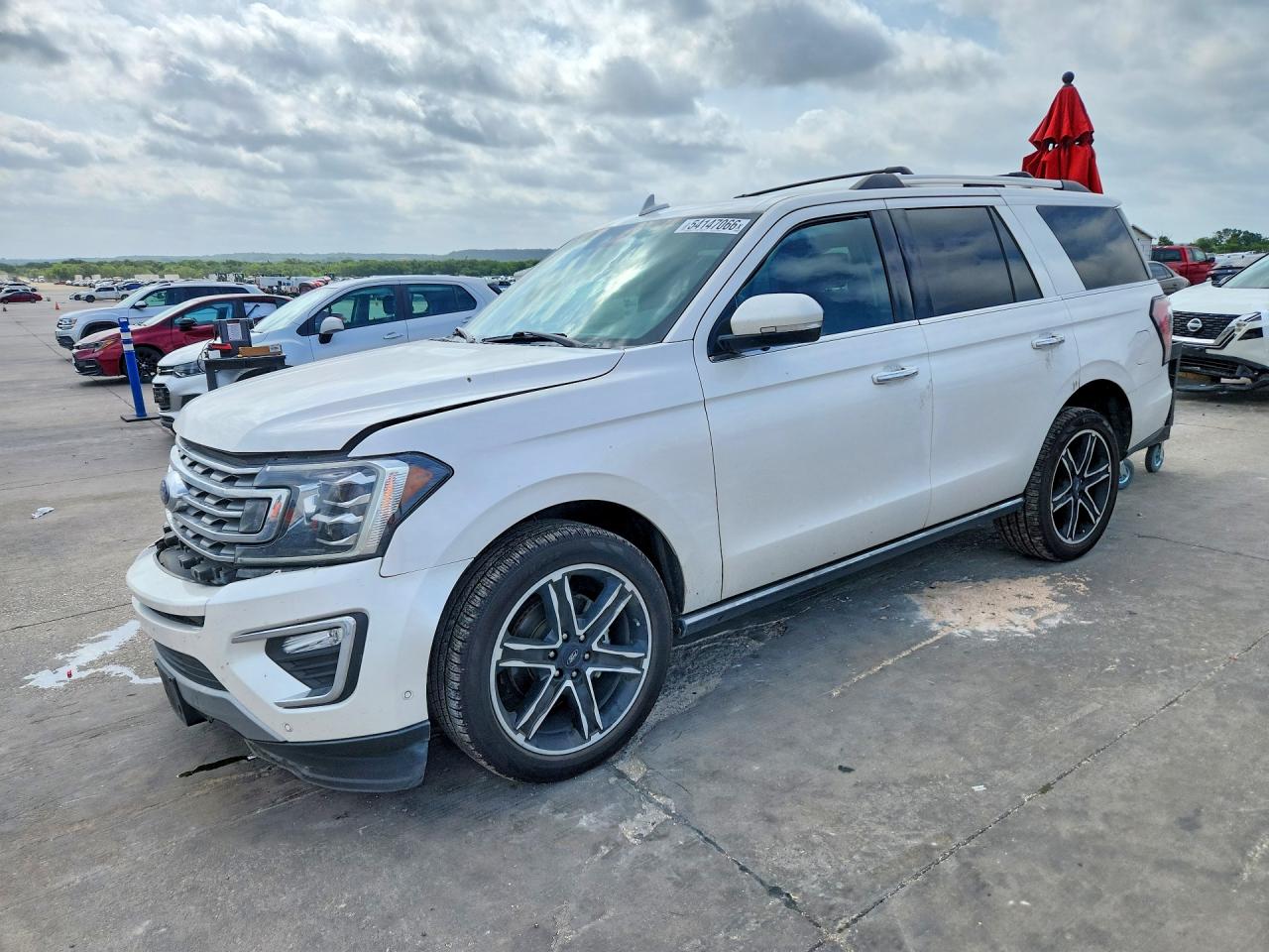 Salvage Ford Expedition Image
