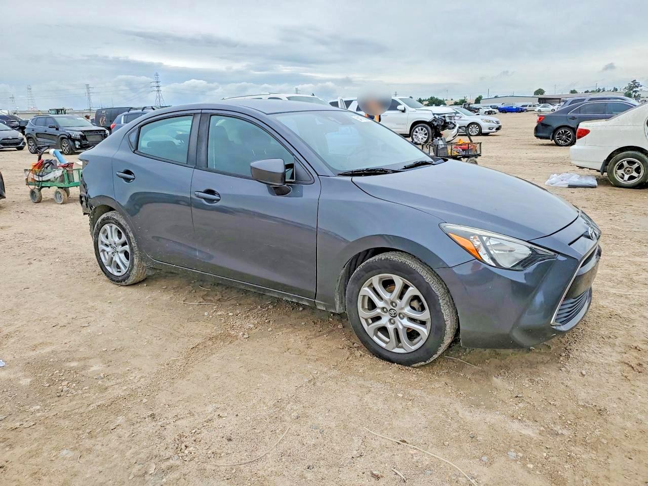 Toyota Yaris Base