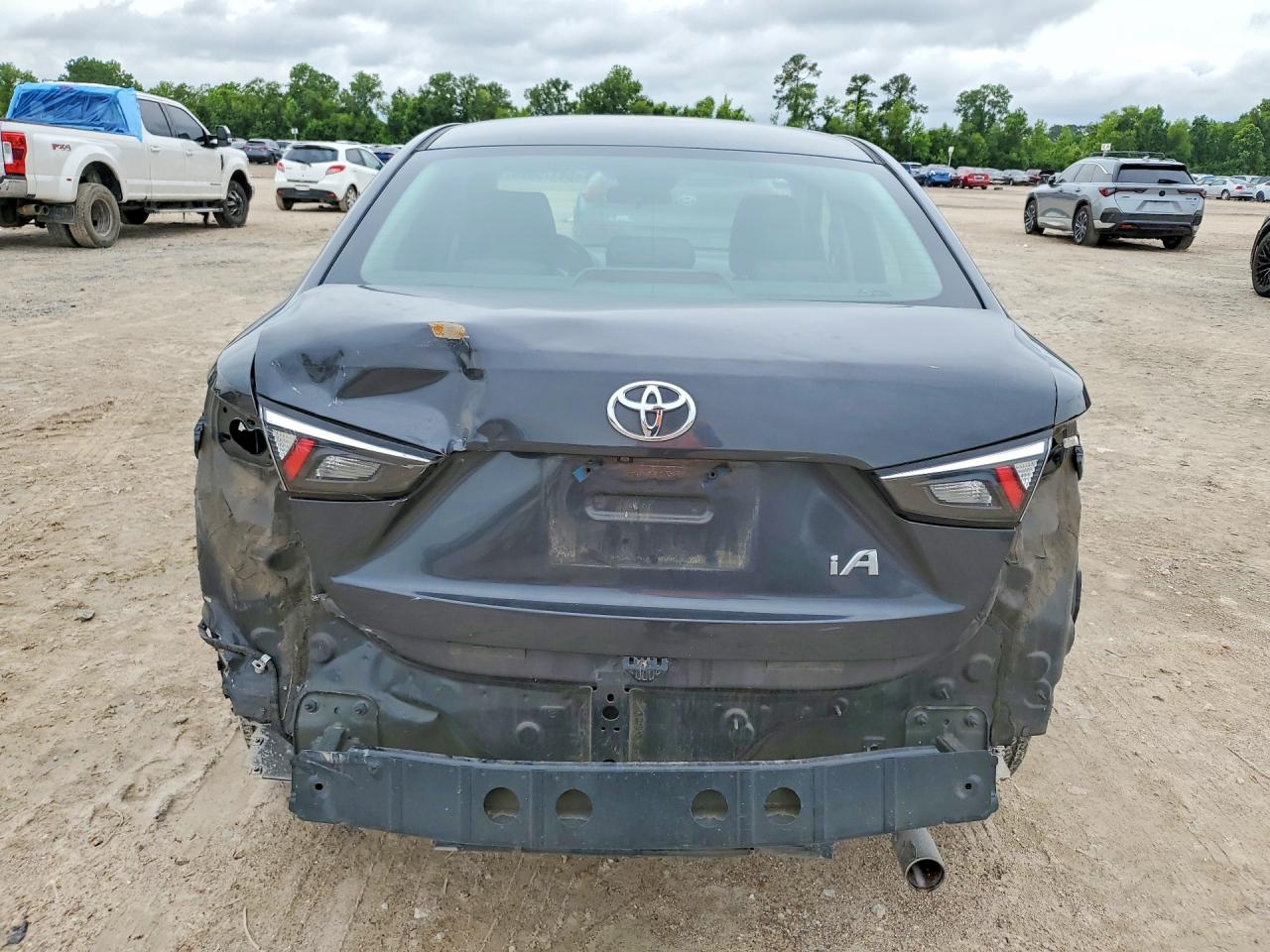 Toyota Yaris Base