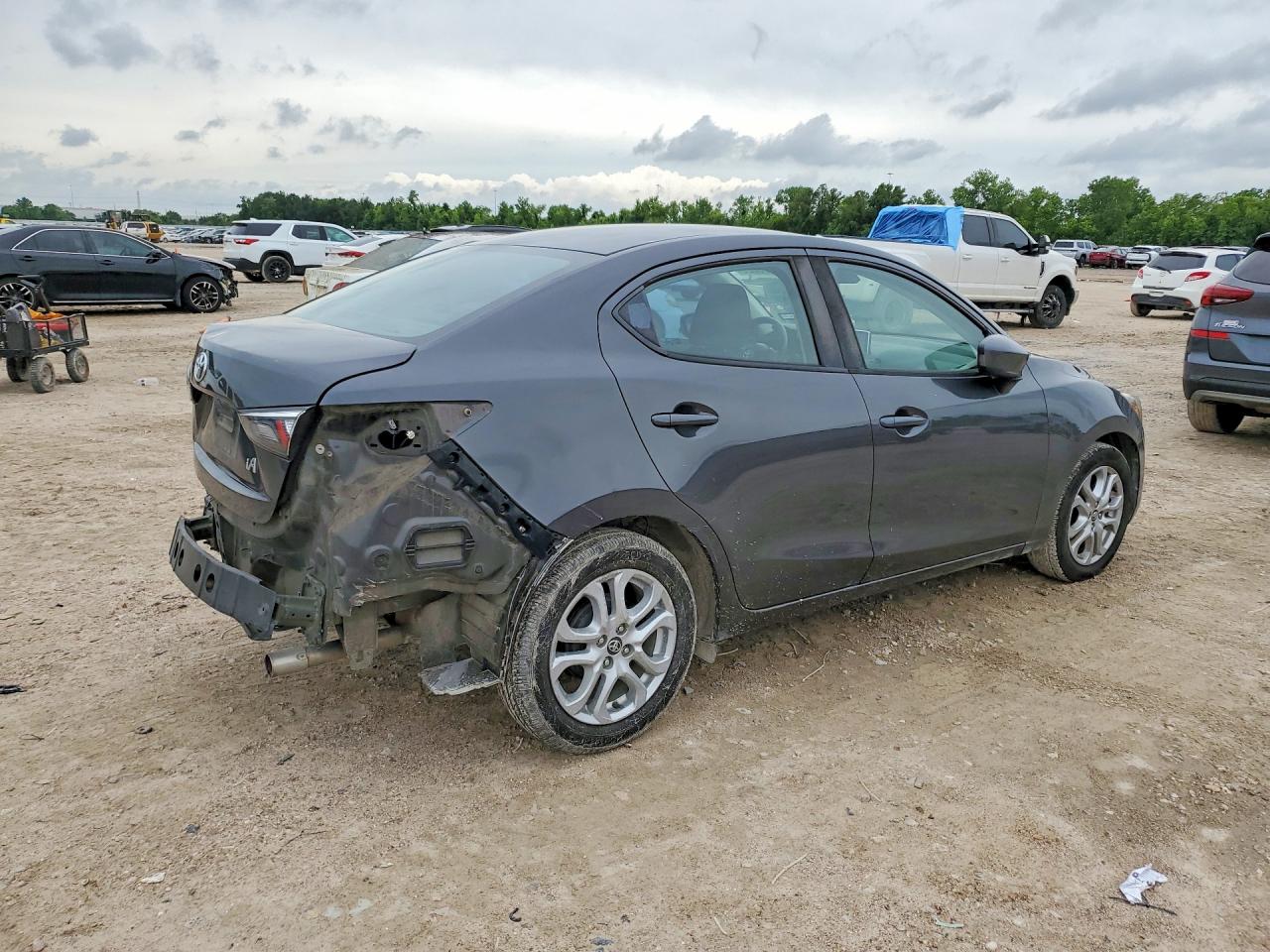 Toyota Yaris Base
