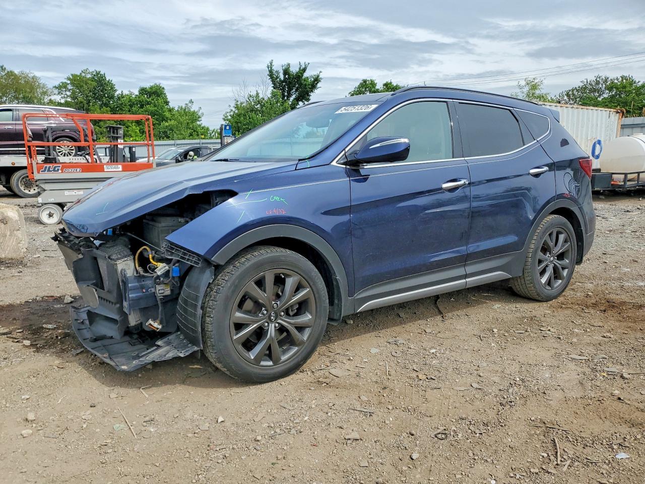 Salvage Hyundai SANTA FE Image