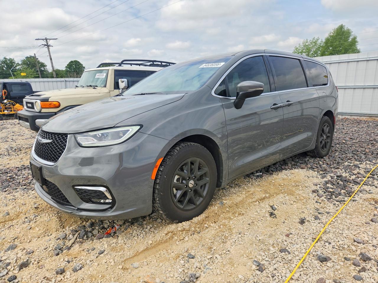 Salvage Chrysler Pacifica Image