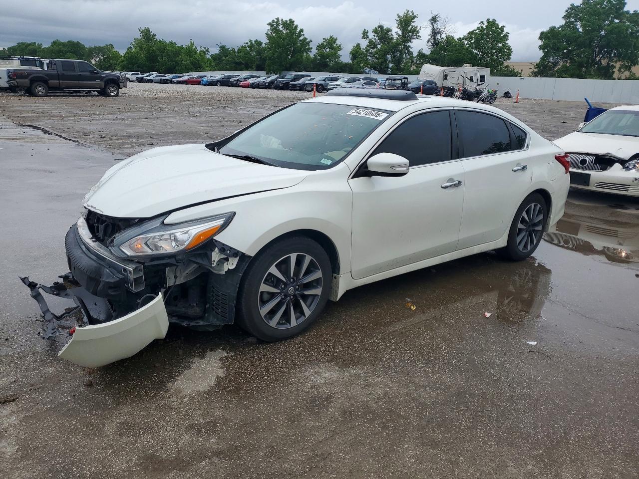 Salvage Nissan Altima Image