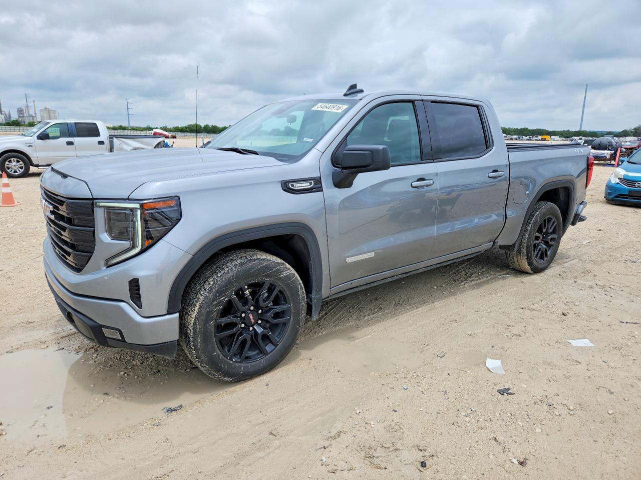 Salvage GMC Sierra Image