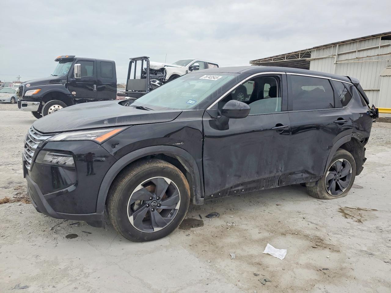 Salvage Nissan Rogue Image