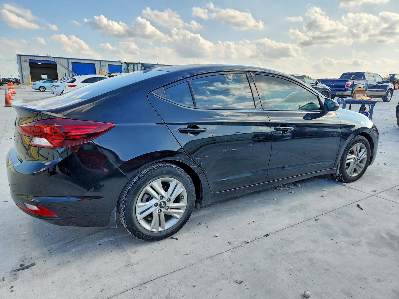 Hyundai ELANTRA Value Edition