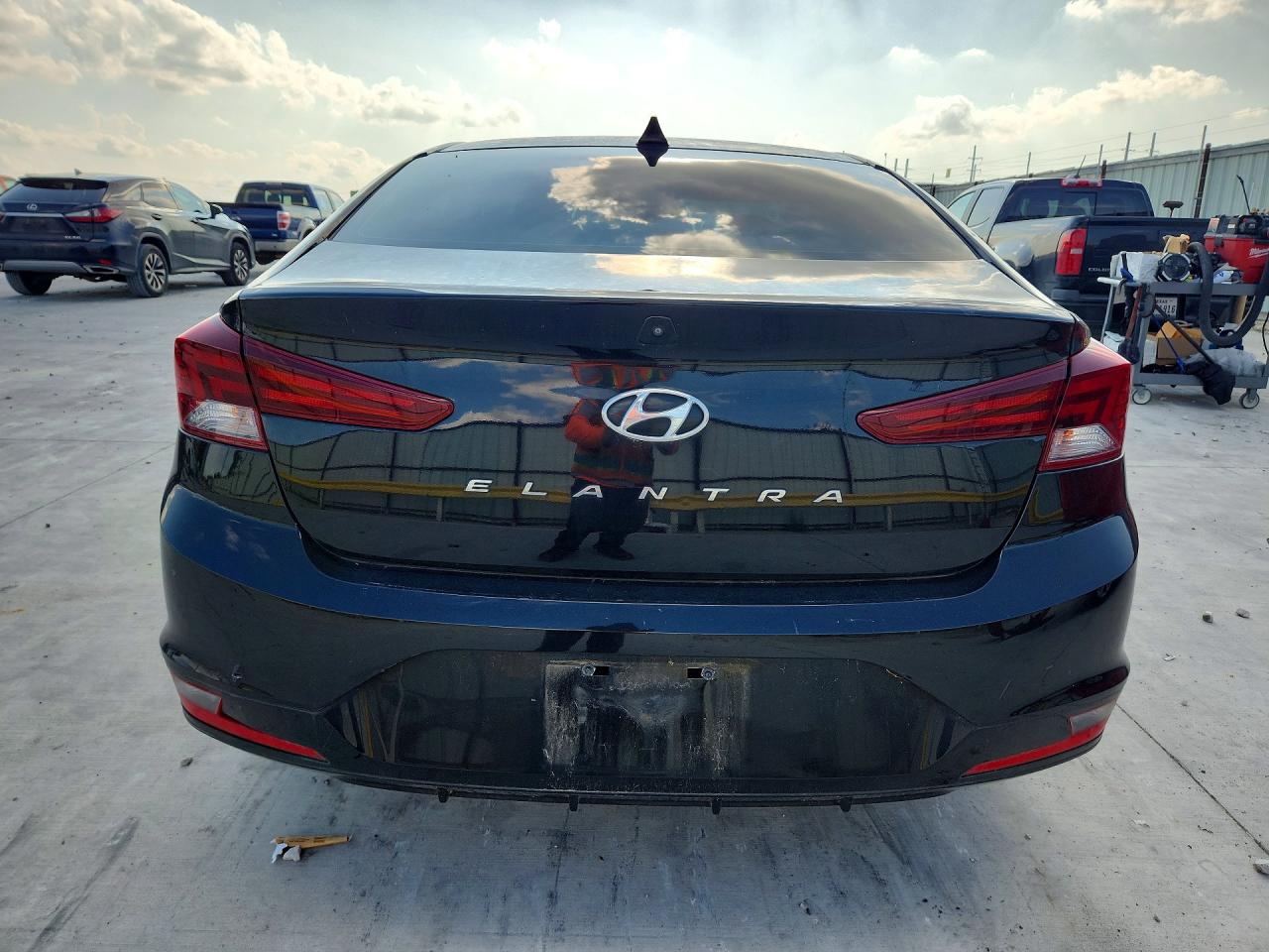 Hyundai ELANTRA Value Edition