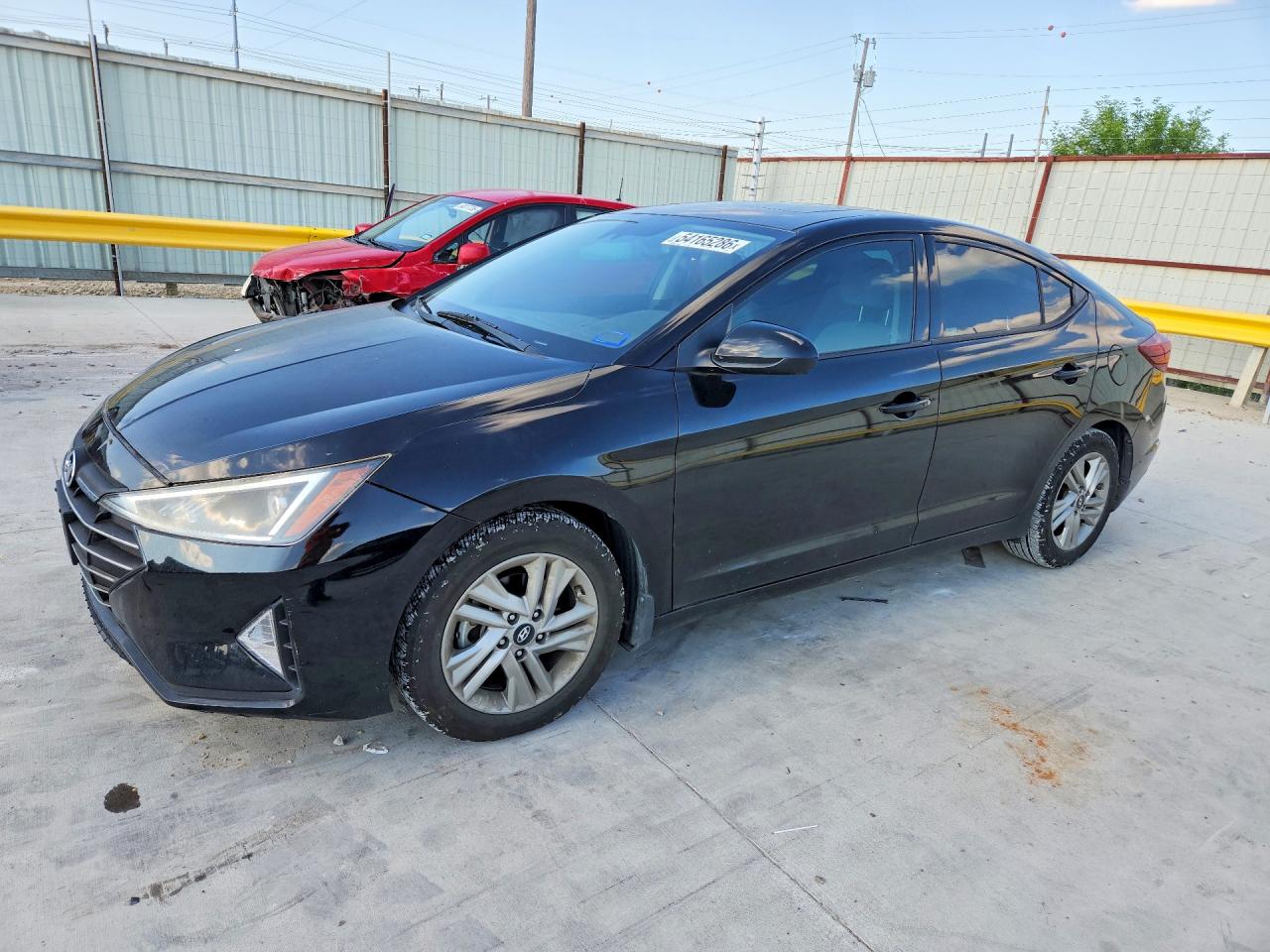 Salvage Hyundai ELANTRA Image
