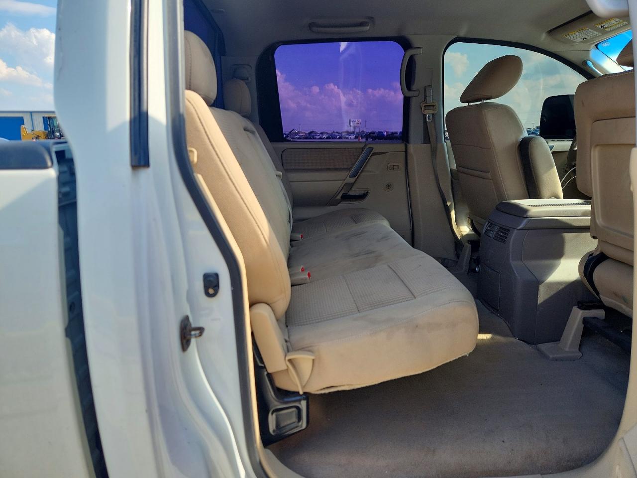 Nissan Titan Sv
