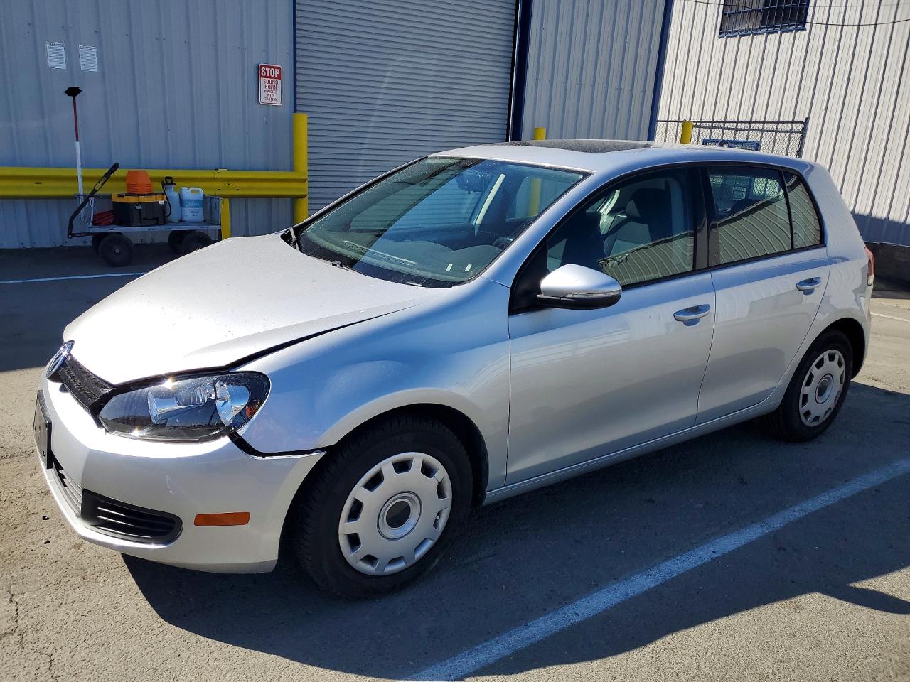 Salvage Volkswagen Golf Image