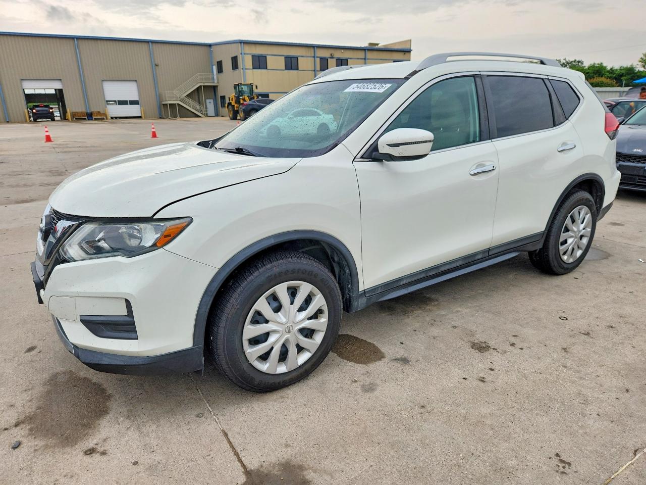 Salvage Nissan Rogue Image