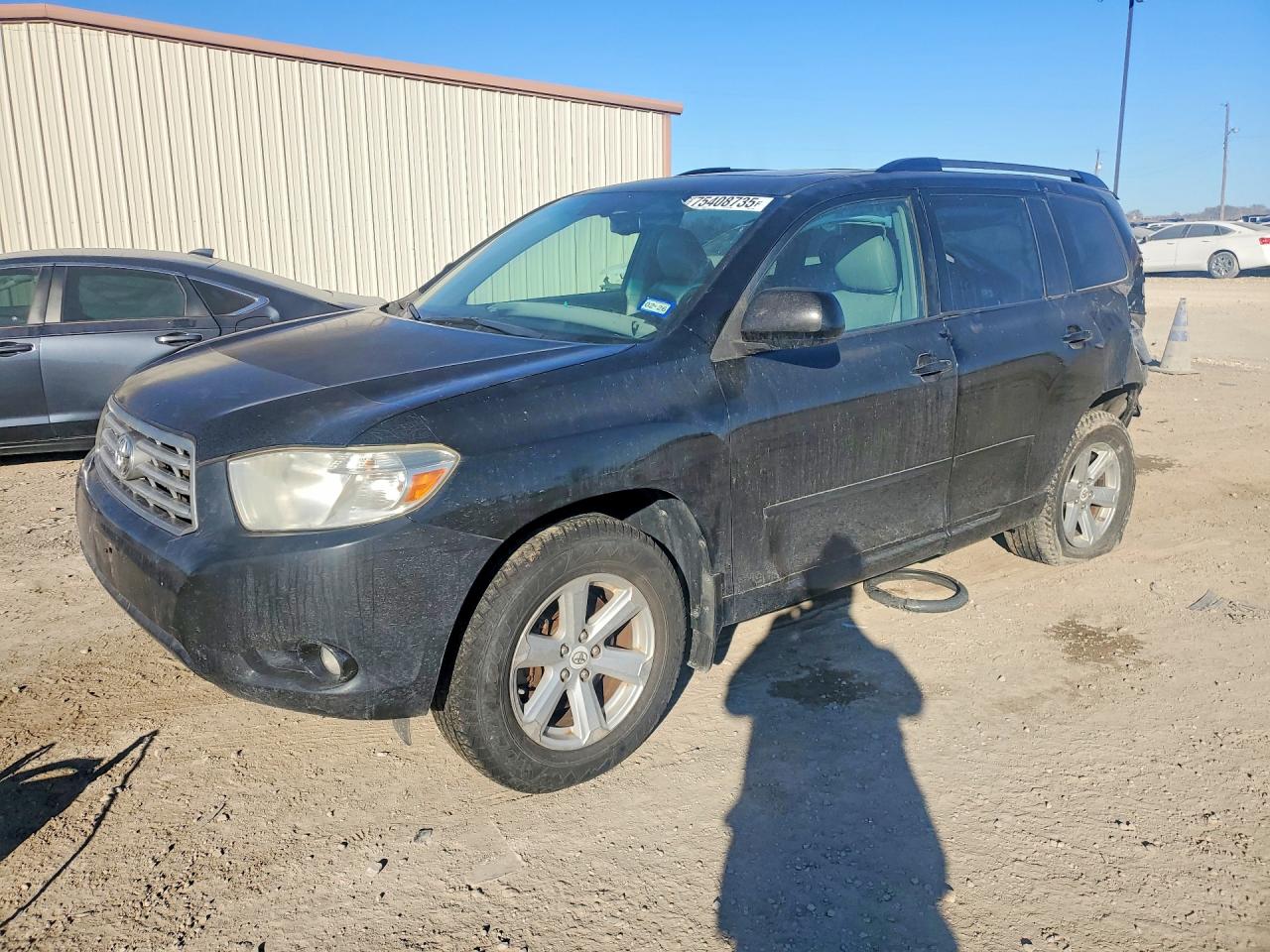 Salvage Toyota Highlander Image