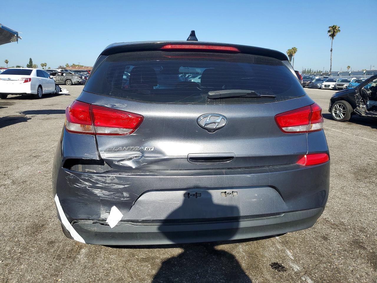Hyundai ELANTRA Base