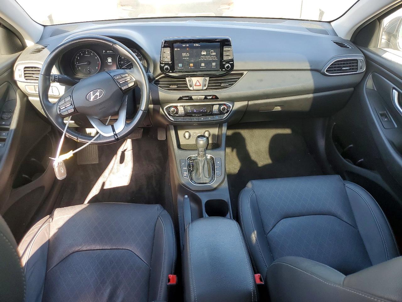 Hyundai ELANTRA Base