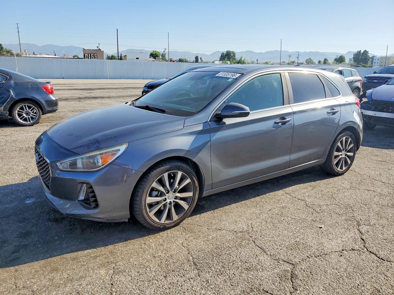 Salvage Hyundai ELANTRA Image