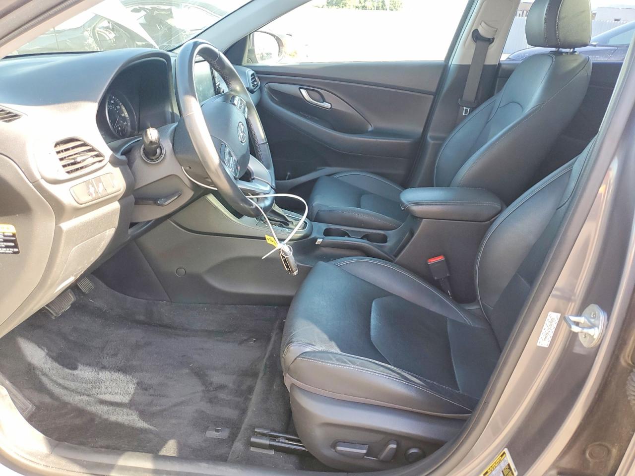 Hyundai ELANTRA Base