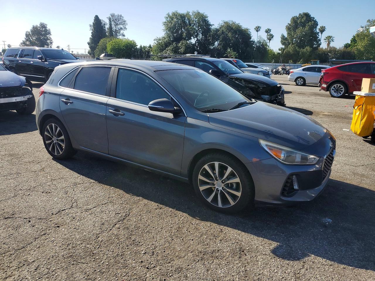 Hyundai ELANTRA Base