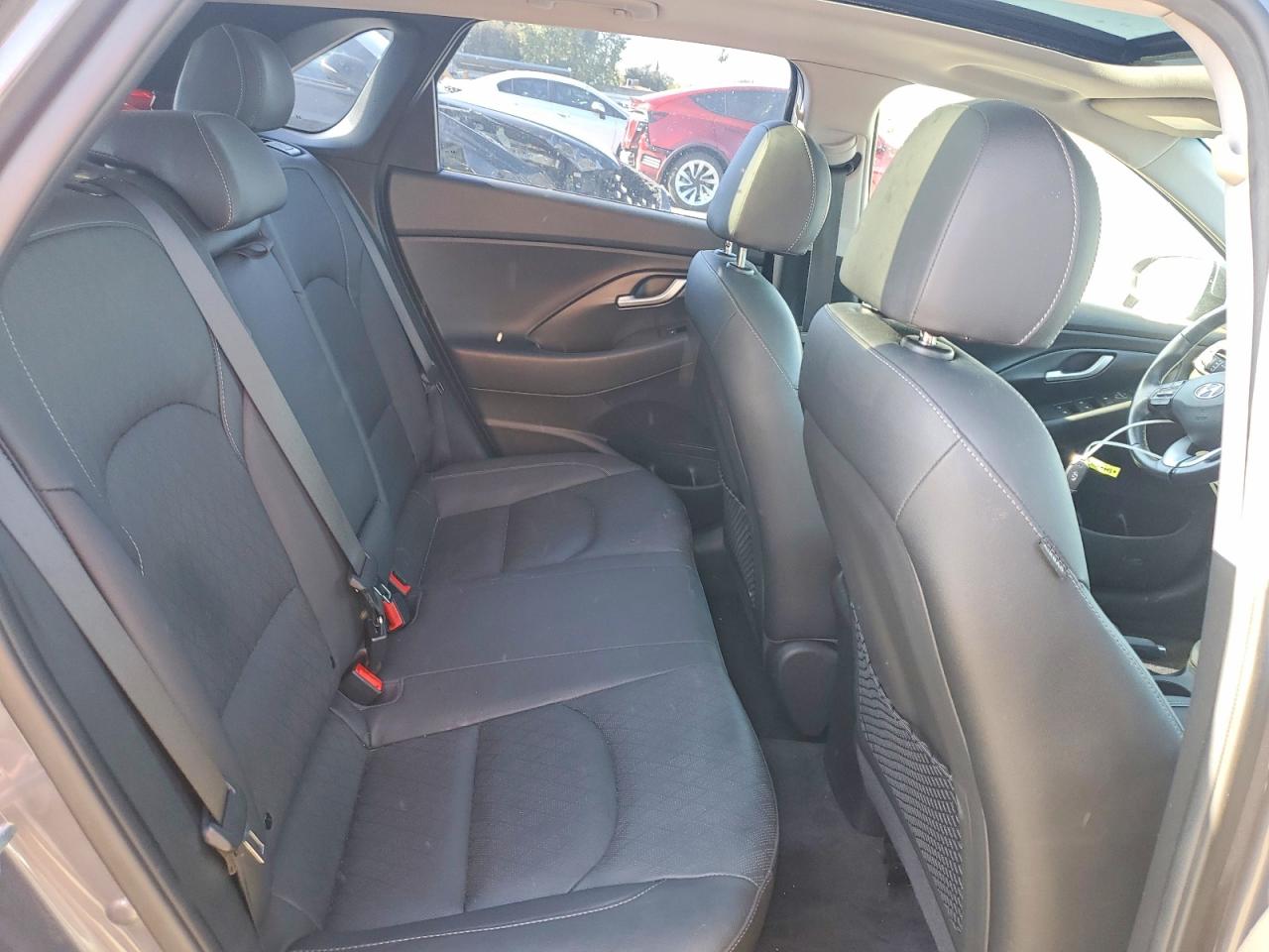 Hyundai ELANTRA Base