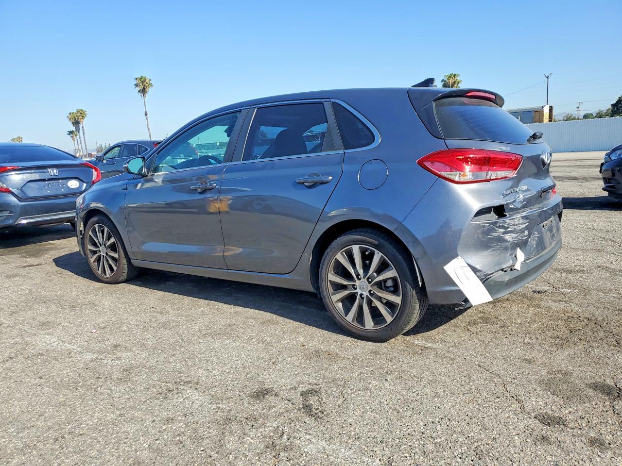 Hyundai ELANTRA Base