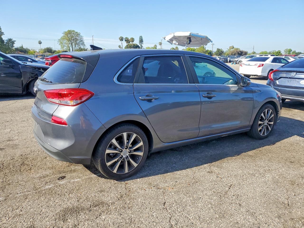 Hyundai ELANTRA Base