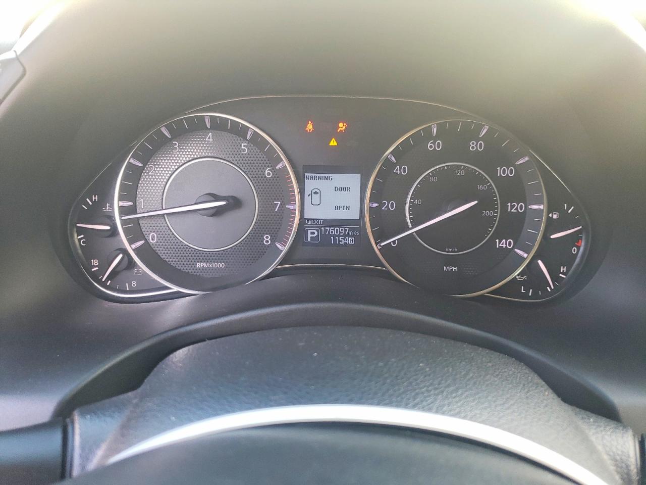 Nissan Armada Sv