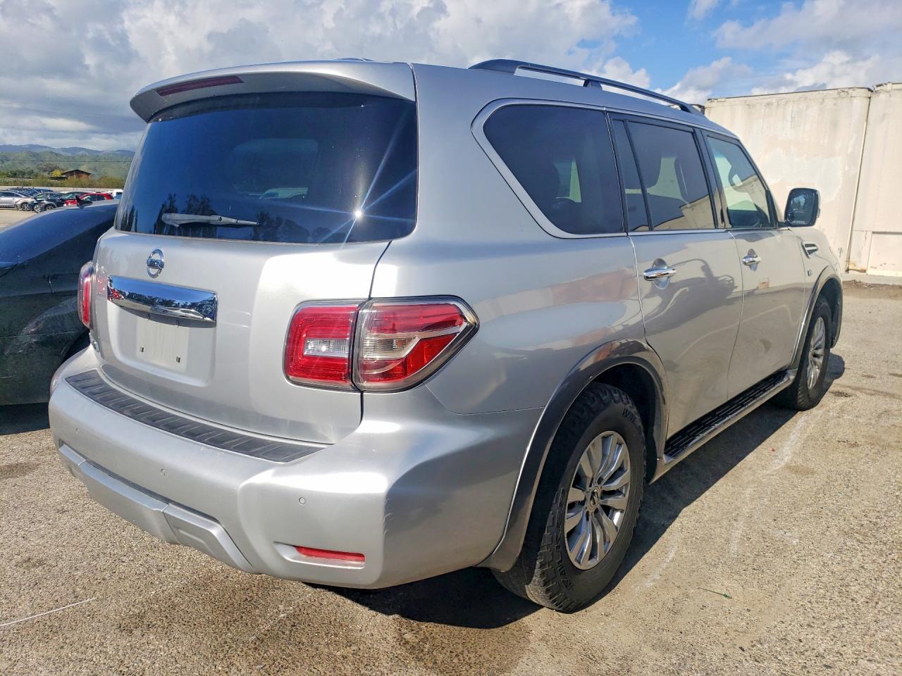 Nissan Armada Sv