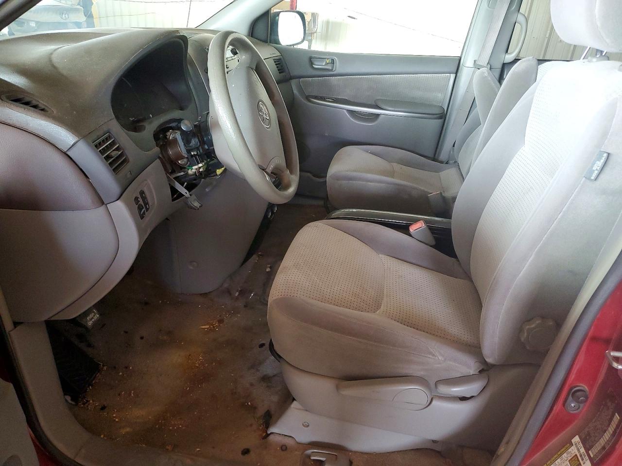 Toyota Sienna Le 8-passenger