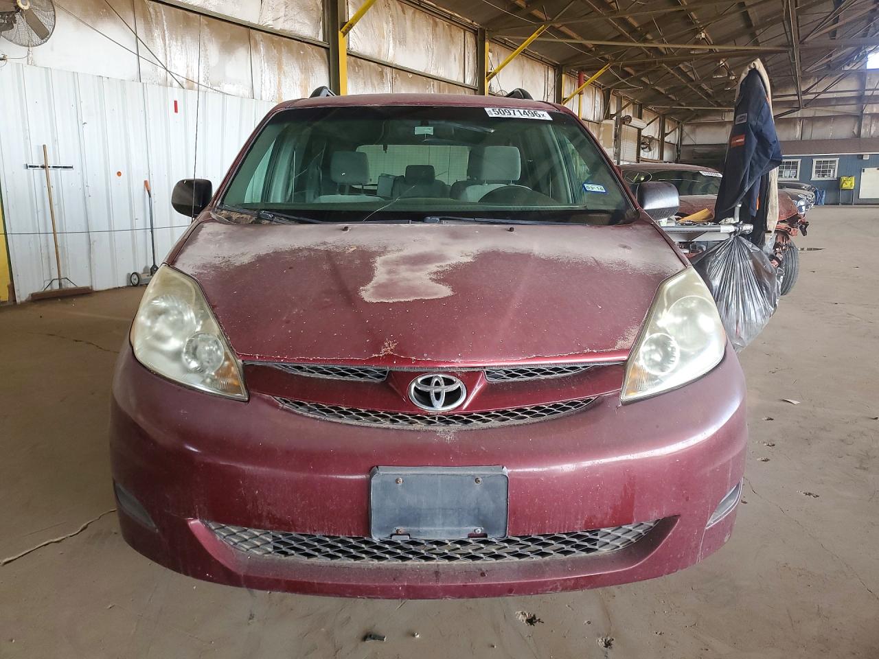 Toyota Sienna Le 8-passenger
